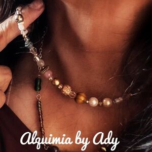 Alquimia Elegant Gold and Green Beaded Necklace